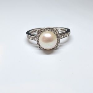 Pearl ring 14k sz 8